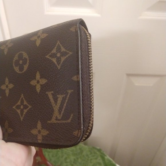 Louis Vuitton Zippy Monogram Wallet - Picture 6 of 16